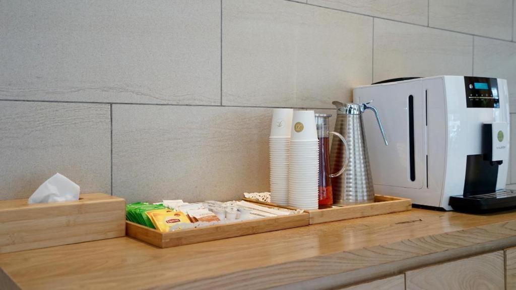 Ji Hotel Shanghai Yan An Road Branch מראה חיצוני תמונה