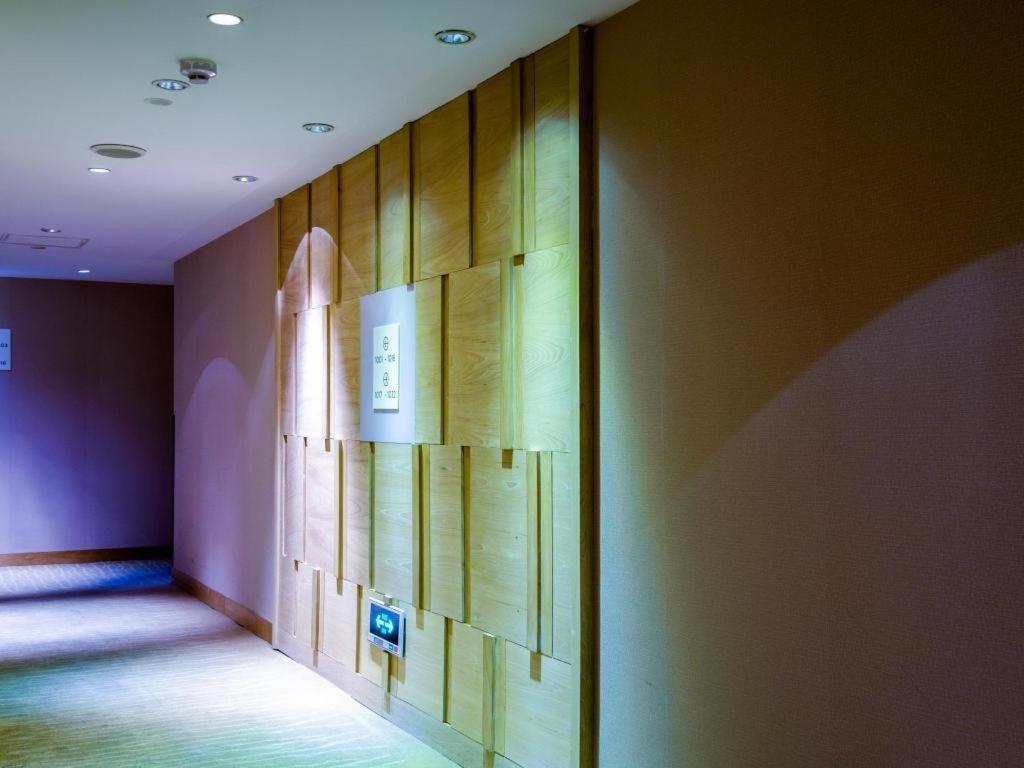 Ji Hotel Shanghai Yan An Road Branch מראה חיצוני תמונה