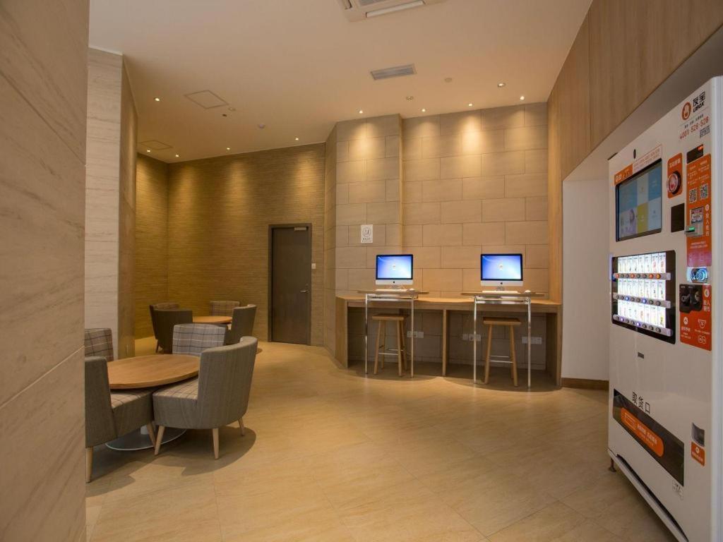 Ji Hotel Shanghai Yan An Road Branch מראה חיצוני תמונה