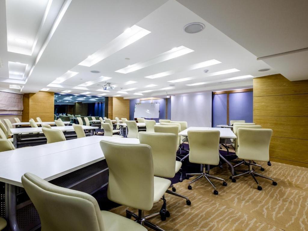 Ji Hotel Shanghai Yan An Road Branch מראה חיצוני תמונה